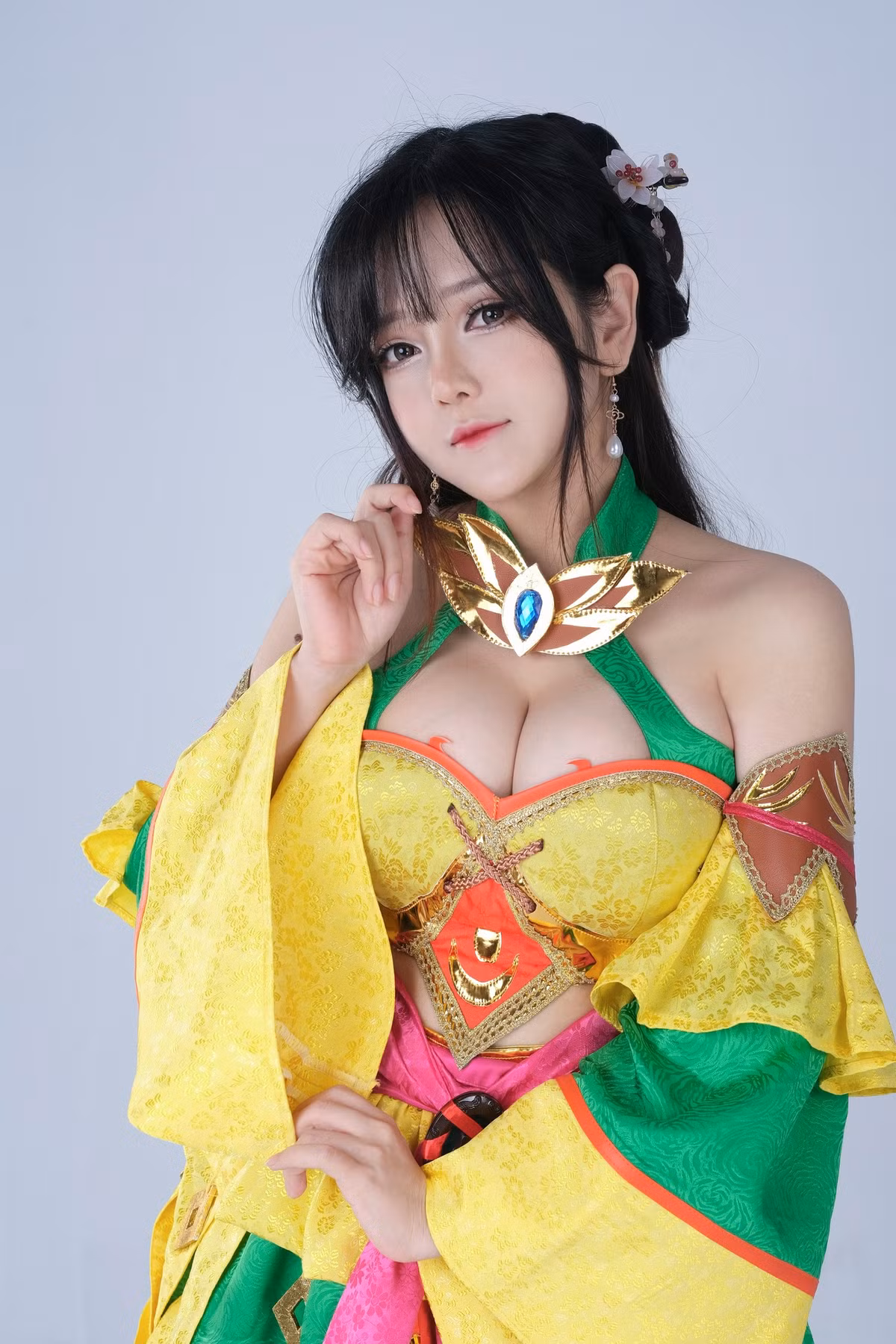 hời kỳ đỉnh cao, gái xinh này còn ghi dấu ấn mạnh mẽ với loạt ảnh cosplay thành các nhân vật khác nhau, cả nhân vật game lẫn nhân vật trong truyện.