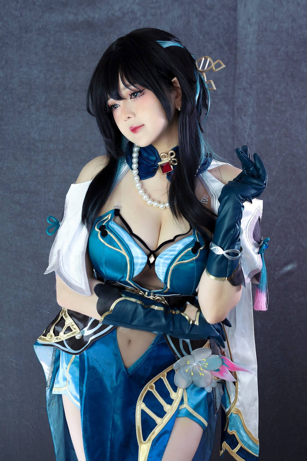 Bẵng đi 1 thời gian, cô nàng im hơi lặng tiếng với sự nghiệp cosplay của mình. Mới đây Trang Đỗ đã quay trở lại với tạo hình Ruan Mei trong game Honkai: Star Rail.