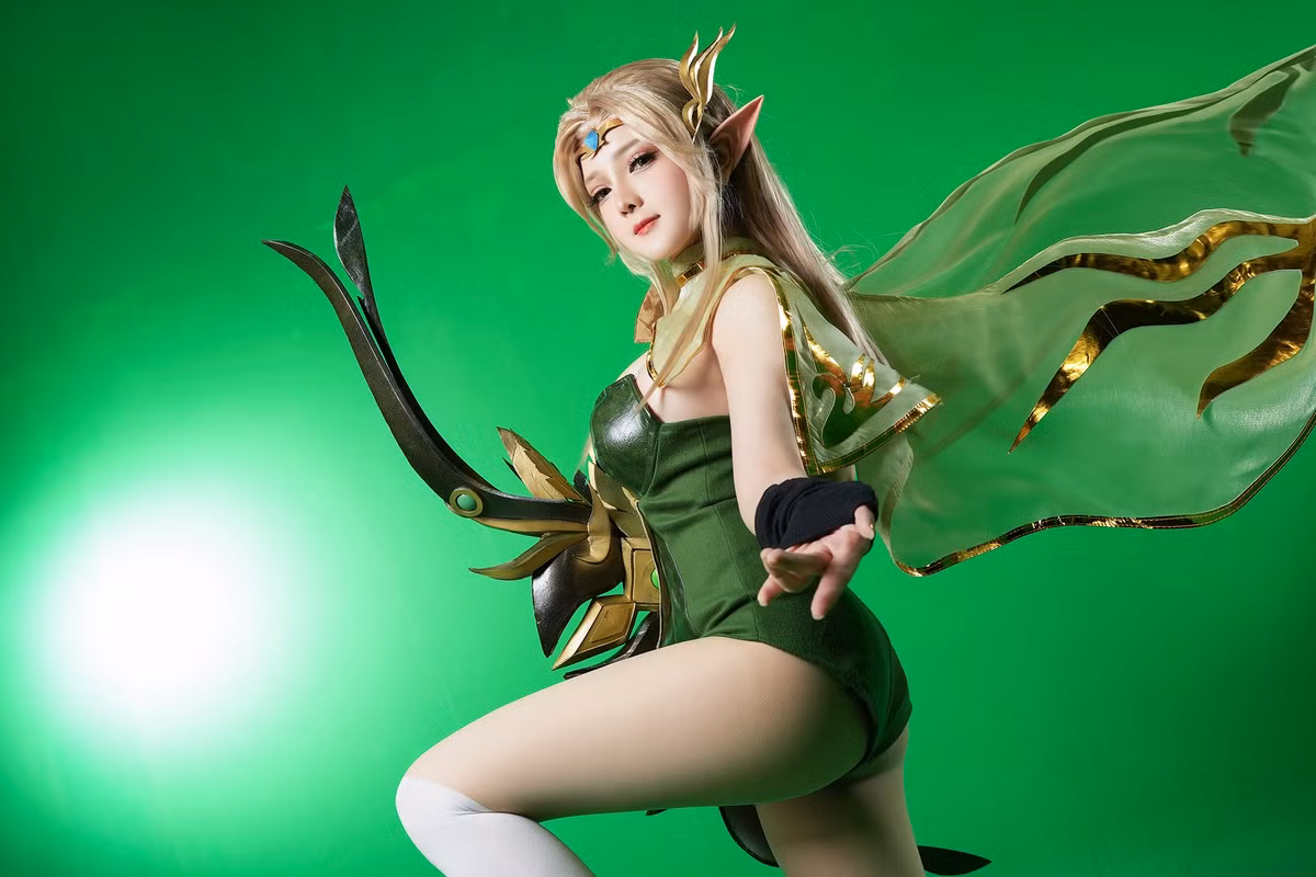 Khi "comeback" lại nghiệp cũ, cô nàng vẫn khoe thân hình bốc lửa chẳng kém thời con gái.