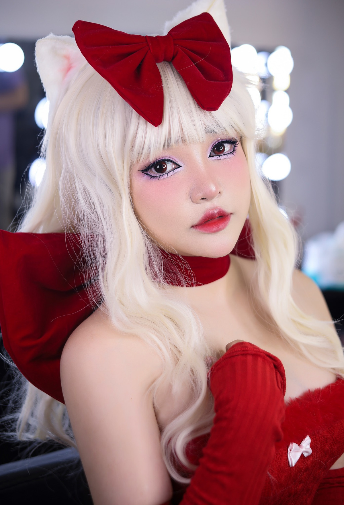 Trong những màn cosplay, Trang Đỗ khoe trọn vòng 1 căng tràn, gương mặt xinh đẹp tựa thiên thần và nhanh chóng nhận về hàng nghìn lượt "thả tim".
