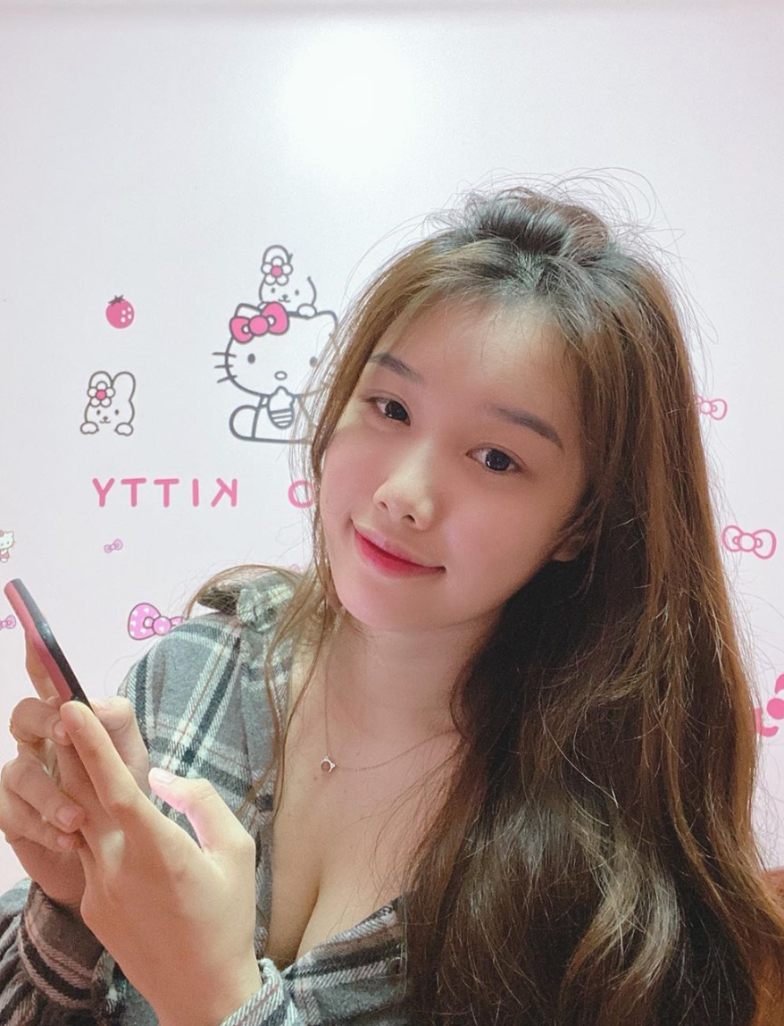 Mặc dù khẳng định quảng cáo có trách nhiệm, không lừa ai nhưng sau "phốt" này, Nhung Bum mất điểm trầm trọng trong mắt người hâm mộ.