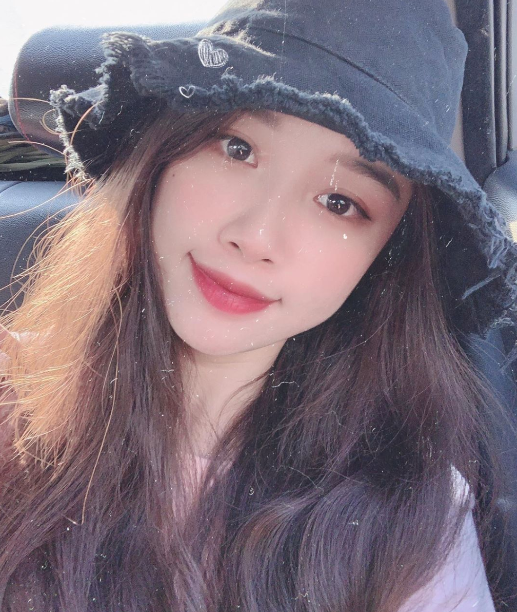 Không quá nổi tiếng như Nhật Lê, Hoàng Anh Ốc hay Quỳnh Anh nhưng Trang Nhung cũng là một trong những nàng WAGs thuộc top xinh đẹp của tuyển Việt Nam.