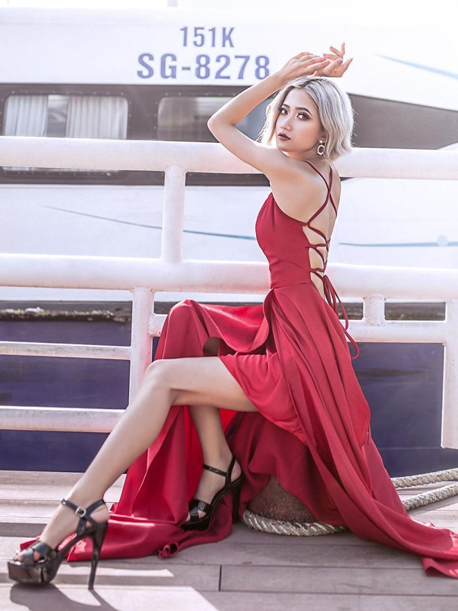 Không còn là một cô bé trông có phần quê mùa với nước da đen nhẻm, hiện tại Phan Thị Mỹ Trâm (20 tuổi, đến từ Quảng Ngãi) có vẻ ngoài xinh đẹp khiến nhiều người trầm trồ. Chỉ sau 6 năm, diện mạo của cô bạn đã trở nên khác hoàn toàn.