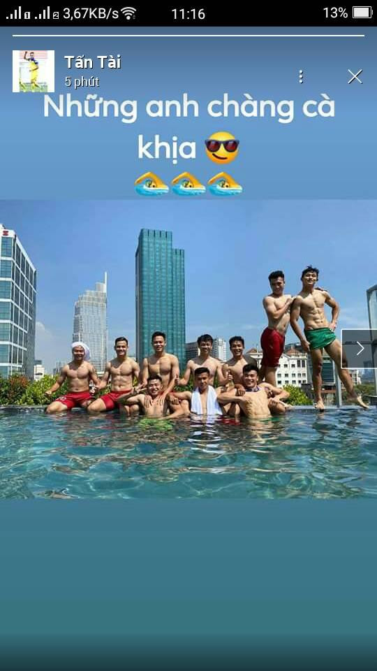 Trong khi đó, Hồ Tấn Tài gọi dàn hot boy của U22 Việt Nam là "Những anh chàng cà khịa".