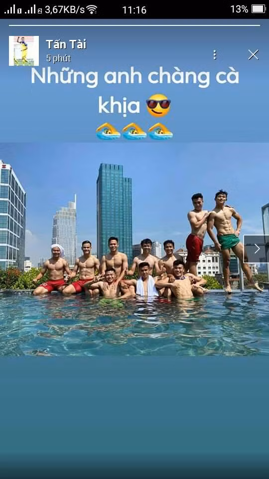 Trong khi đó, Hồ Tấn Tài gọi dàn hot boy của U22 Việt Nam là "Những anh chàng cà khịa".