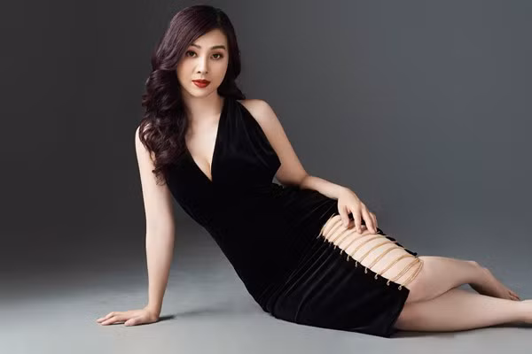 Ngoài công việc tại ngân hàng, Nguyễn Hoài Thương còn là Tổng Giám đốc của Viện thẩm mỹ Bonita có địa chỉ tại Hà Nội.