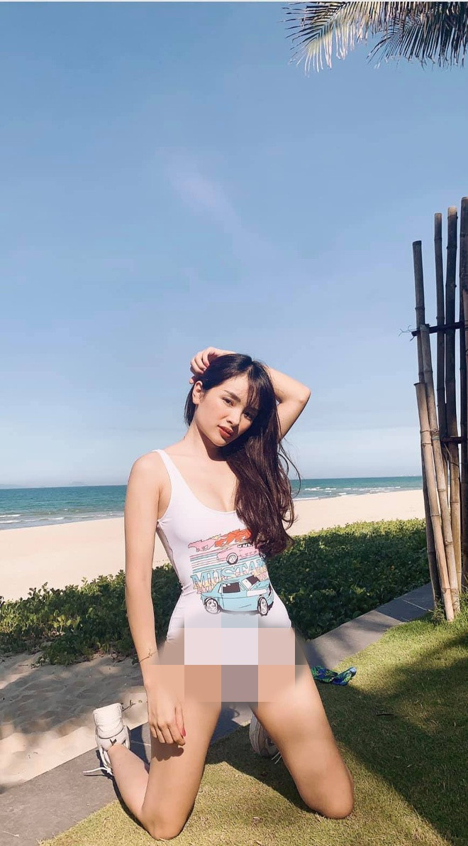 Cô nàng Đinh Ngọc Phượng cũng háo hức thả dáng nhân dịp đi đám cưới người chị em thân thiết ngay trong ngày đầu tiên ở Đà Nẵng.