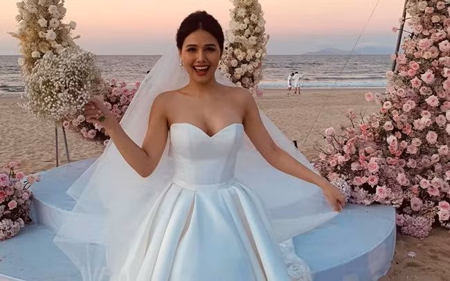 San dam cuoi Phanh Lee, hoi khach moi tranh thu khoe dang cuc nuot-Hinh-2