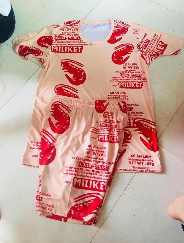 Loạt ảnh những bộ đồ thiết kế giống bao bì được đăng tải trên 1 diễn đàn đang thu hút sự chú ý của CĐM.