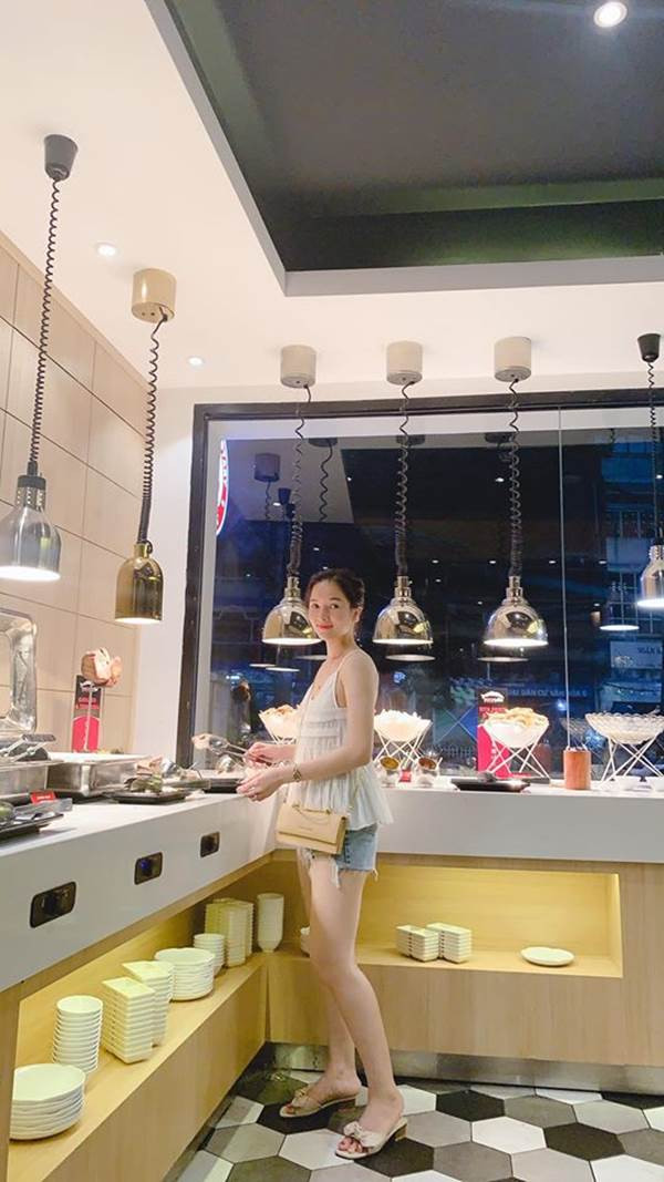 Từ một "con vịt xấu xí", thường xuyên phải nghe những lời chê bai, Hà trở thành hot girl sở hữu vài nghìn lượt theo dõi trên mạng xã hội.