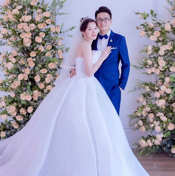 Chồng của Hà cũng được đánh giá là đẹp trai, thư sinh.