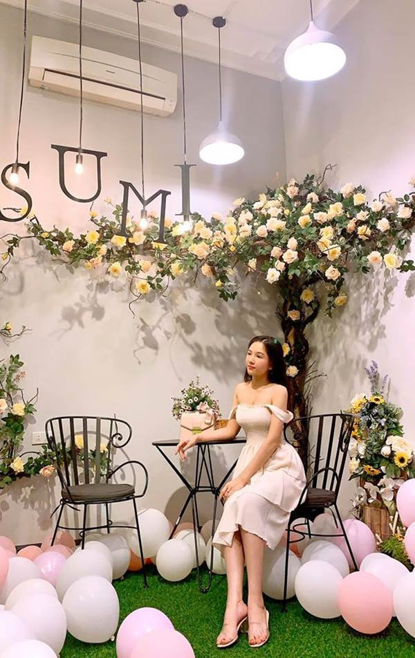 Gu thời trang của Hà cũng được đánh giá là tinh tế, phù hợp với dáng người, không quá hở hang nhưng vẫn vô cùng quyến rũ.