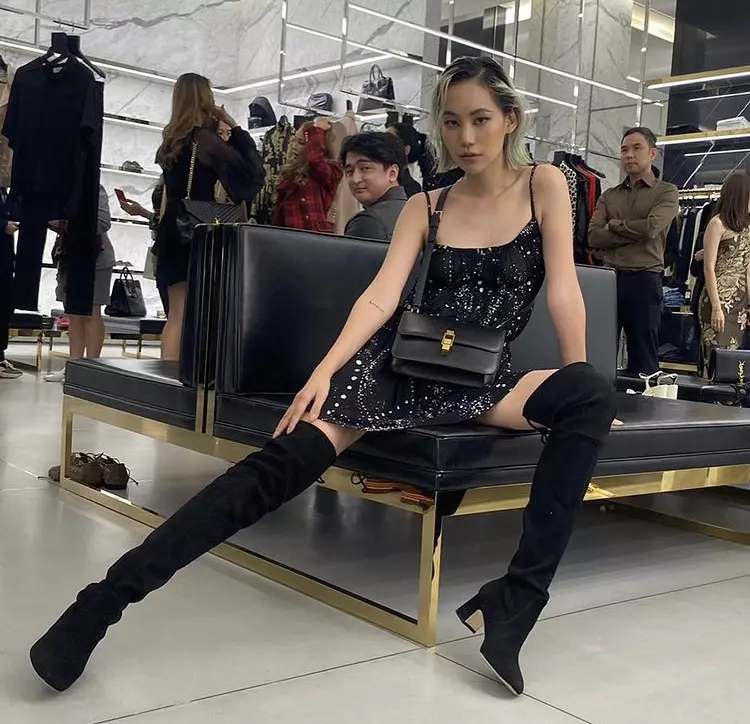 Kitty Chicha luôn biết cách tạo dáng trước ống kính