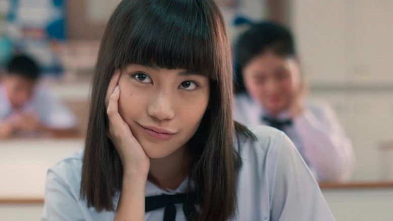 Trong "girl from nowhere", nữ diễn viên được khán giả khen ngợi có diễn xuất nhập tâm, thể hiện được sự ma mị, nguy hiểm cần có của nhân vật. Những phân đoạn cười bí hiểm, sau đó đột nhiên chuyển sang đáng sợ đều khá thuyết phục.