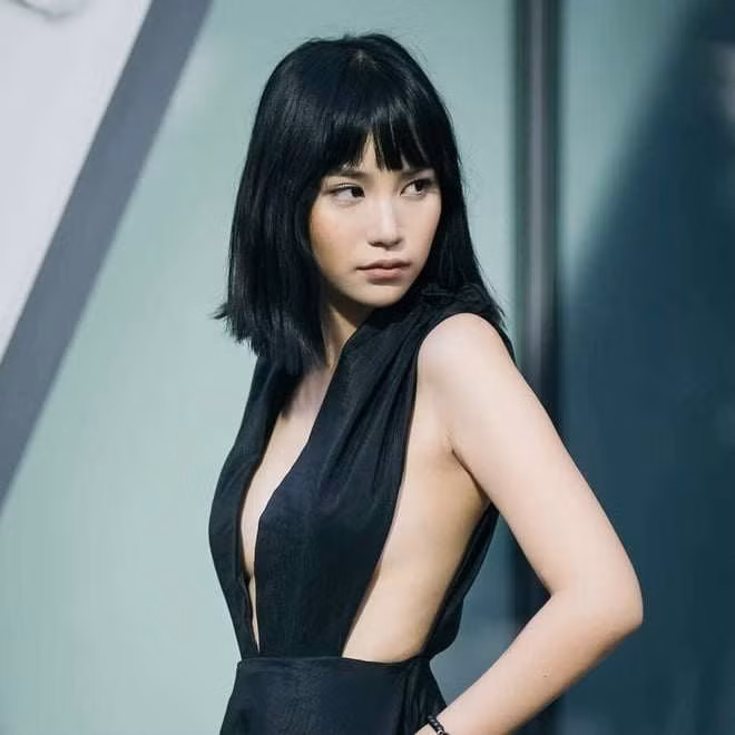 Hình ảnh trước đây của Kitty Chicha. Cô nàng có phong cách hơi cảm và cũng ma mị không kém trên phim