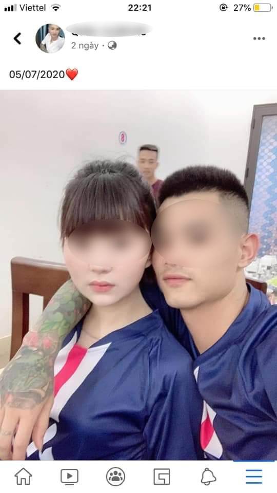 Tuy nhiên mới đây, dân mạng bất ngờ khi cô gái xuất hiện bên một chàng trai khác khá tình tứ. Loạt hình ảnh mới của cô nàng có tên H.D nhanh chóng lan truyền rộng rãi trên MXH.