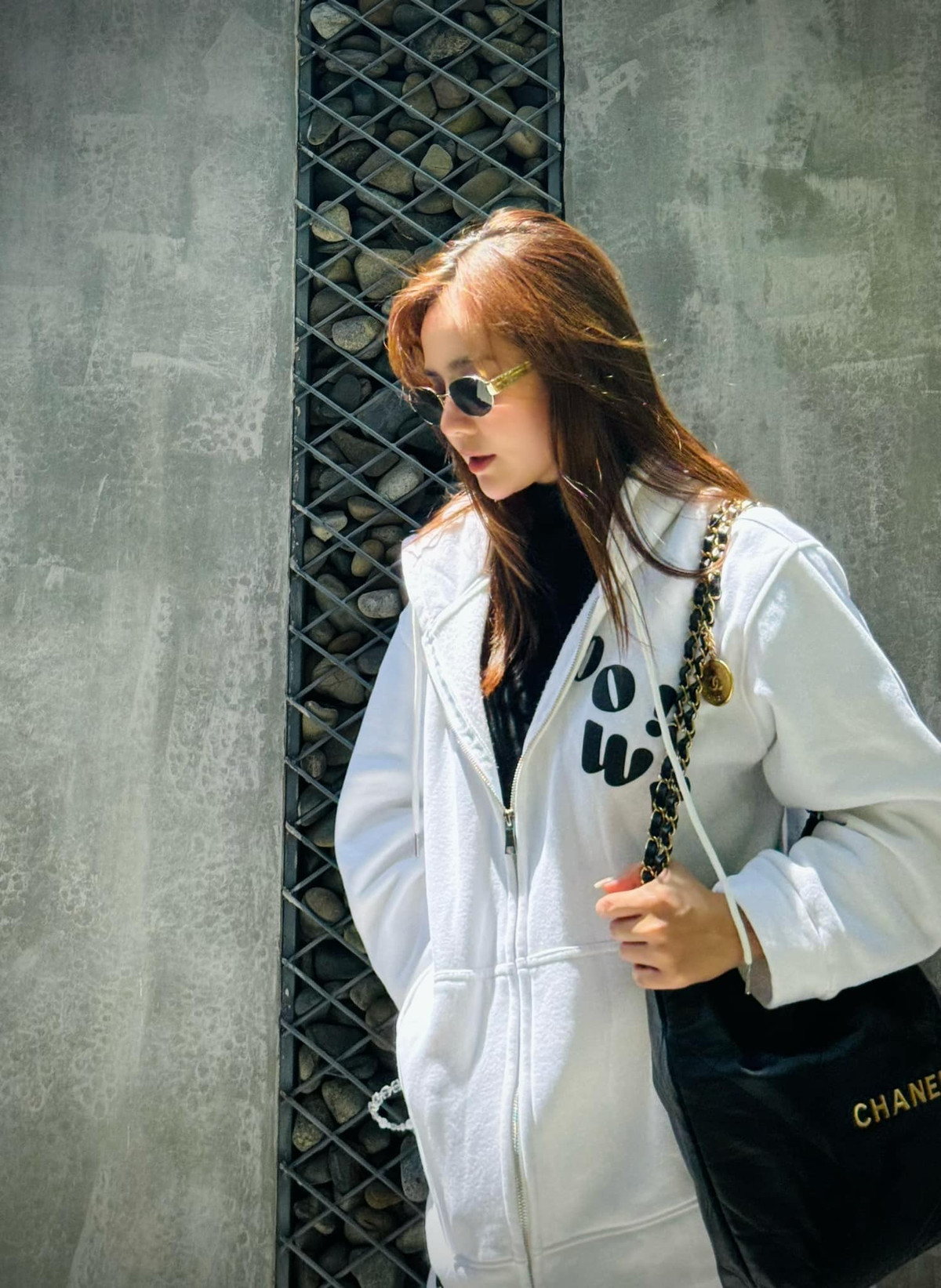 Là diễn viên quen mặt nhưng ít ai biết Huyền Lizzie từng tốt nghiệp khoa Tài chính - Ngân hàng của trường Đại học Kinh doanh và Công nghệ Hà Nội. Sau đó, 9X được chú ý nhiều hơn khi lọt Top 5 Miss Teen 2009.