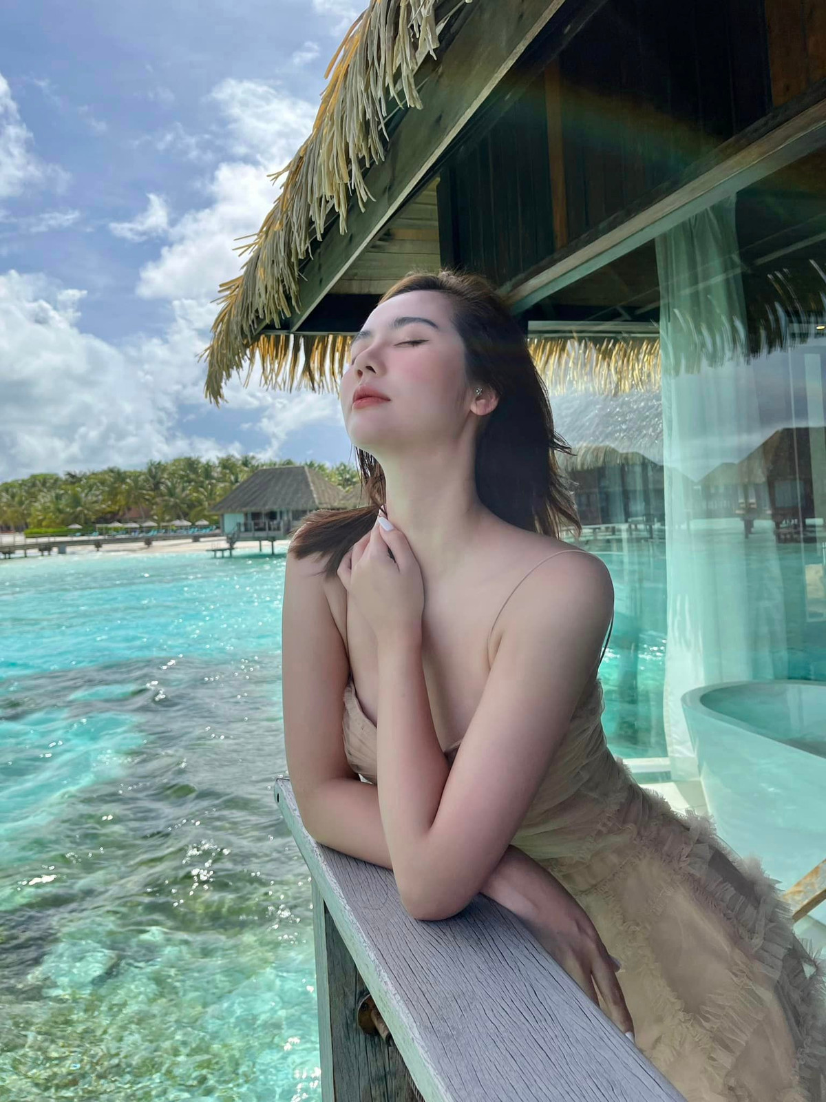 Từng là hot girl, Huyền Lizzie dù đã làm mẹ nhưng vẫn duy trì vóc dáng nóng bỏng, quyến rũ.
