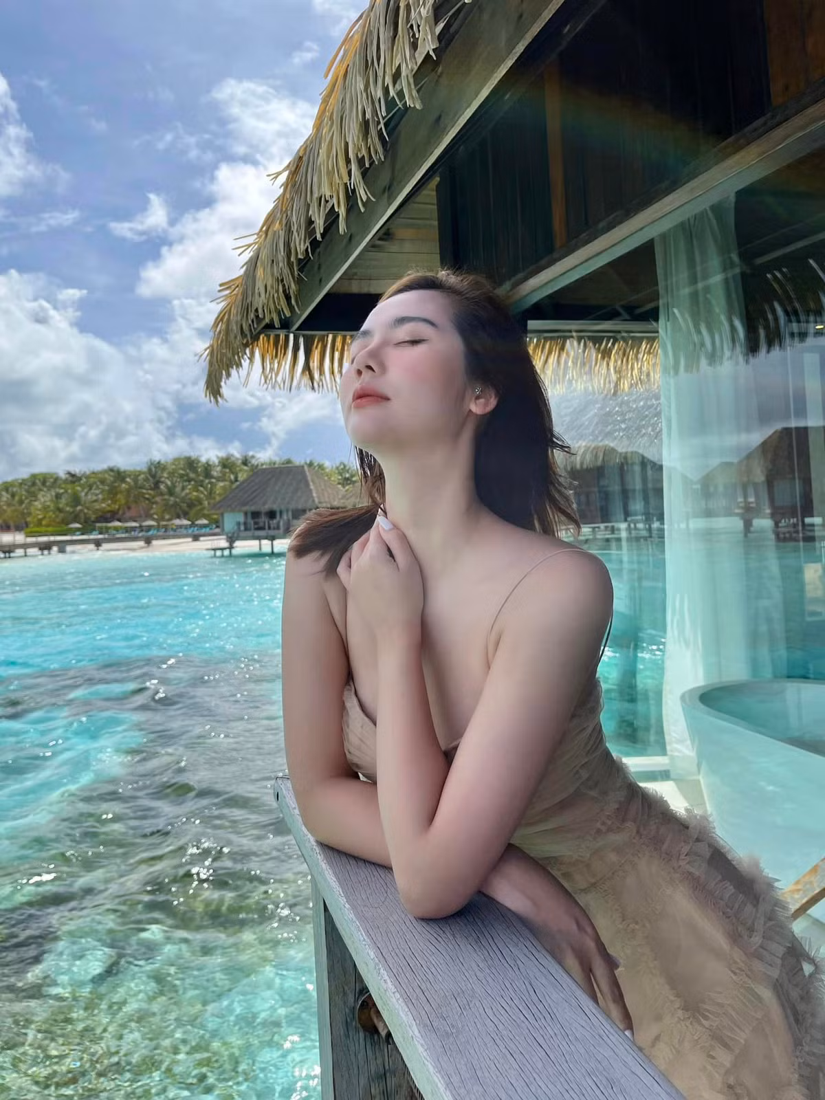 Từng là hot girl, Huyền Lizzie dù đã làm mẹ nhưng vẫn duy trì vóc dáng nóng bỏng, quyến rũ.