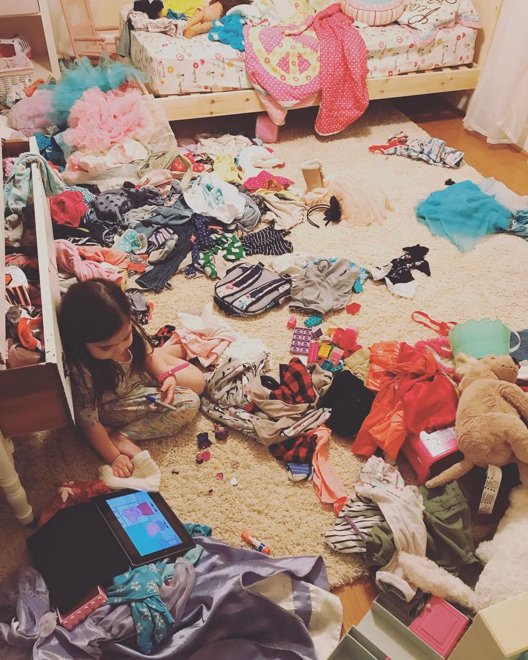 Xem Peppa Pig là chuyện của mắt, còn tay chân vẫn hoạt động hết công suất.