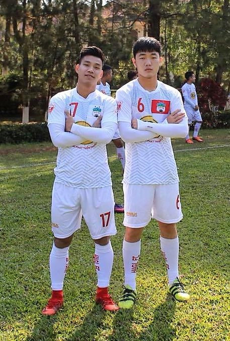 Văn Thanh và Xuân Trường là đôi bạn thân, cả hai cùng trưởng thành tại lò đào tạo HAGL và sánh vai ở nhiều cấp đội tuyển quốc gia. Tại VCK U23 Châu Á 2018, cặp đôi góp công giúp đội tuyển U23 Việt Nam làm lên kỳ tích.