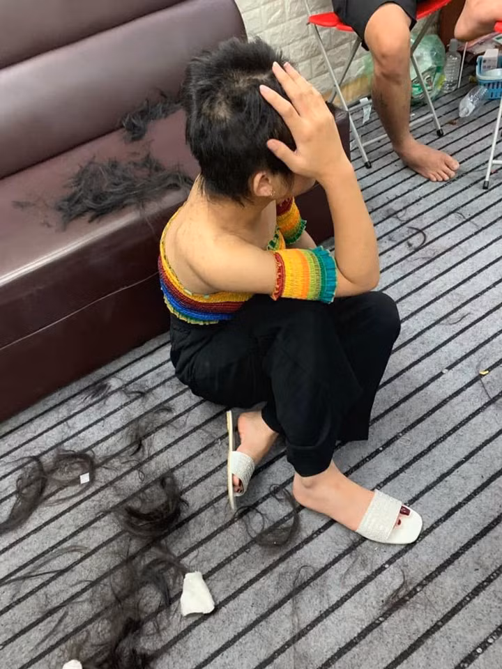 Việc đánh ghen có thể chỉ được thực hiện trong 30 phút đến một tiếng tuy nhiên tổn thất để lại cho cả người đánh và người bị đánh là vô cùng lớn.