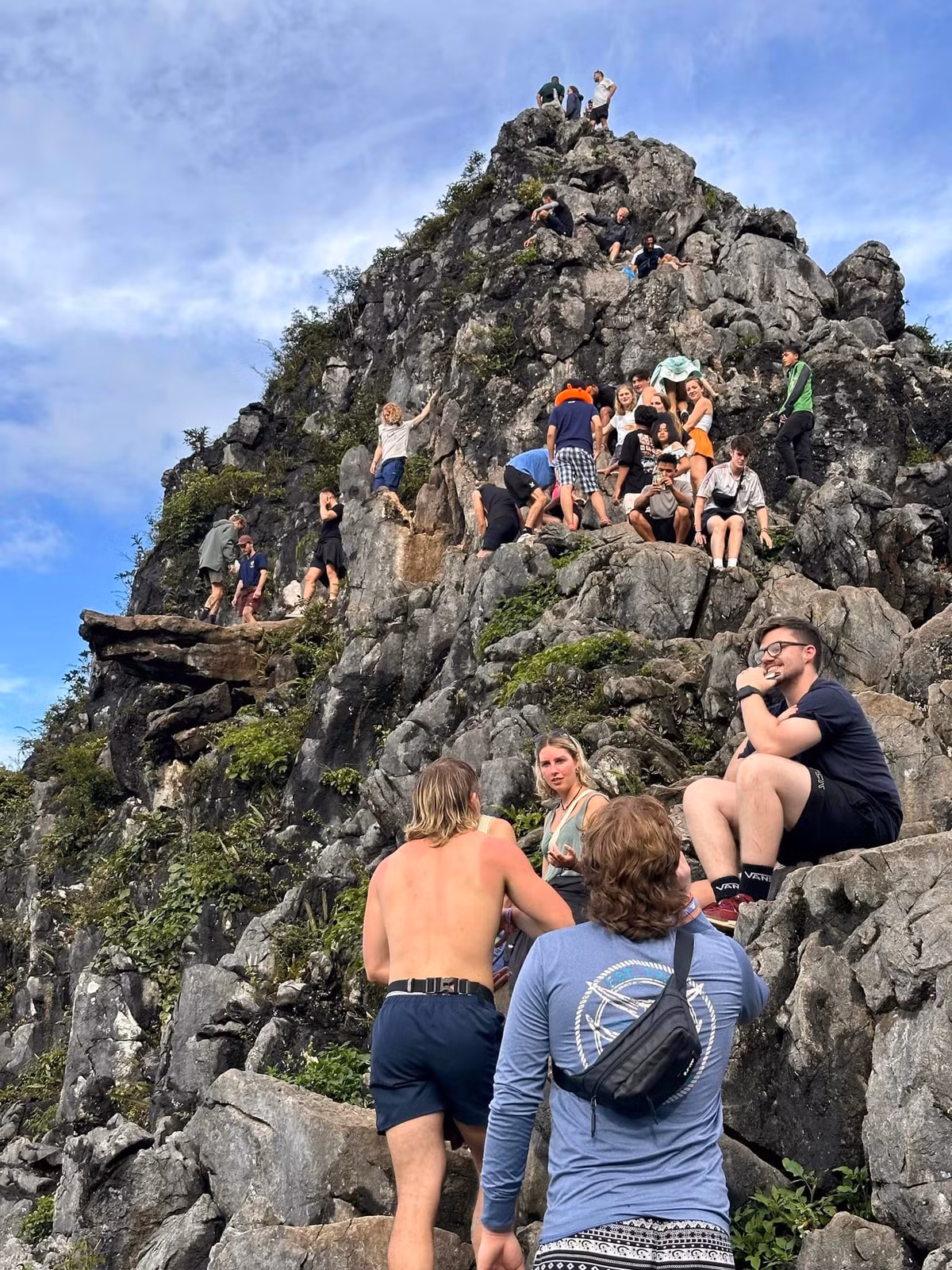 Du khách đến Việt Nam ngoài những địa điểm du lịch thường biết đến ở các thành phố lớn, gần đây du lịch kiểu trải nghiệm cũng khiến các vị khách Tây mê mẩn. Hà Giang là một điểm đến rất nhiều đoàn khách nước ngoài lựa chọn trong lịch trình khám phá Việt Nam.