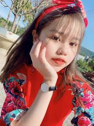 Còn về phần mặt to, có cả nọng cằm thì trong những bức hình do chính Huỳnh Anh đăng tải, cô nàng không hề che giấu khuôn mặt có phần phúng phính của mình.