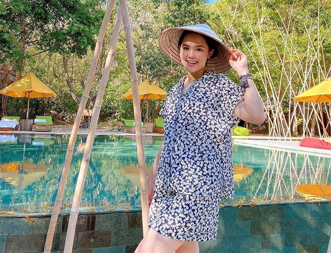 Quỳnh Anh và Duy Mạnh chính thức về chung một nhà vào tháng 2 vừa qua sau 5 năm bên nhau. Hiện cặp đôi đang chờ đón con trai đầu lòng.