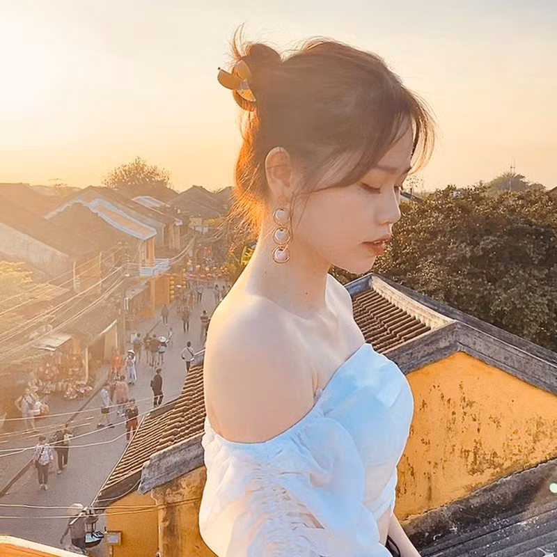 Trước Huỳnh Anh, Quang Hải từng dính tin đồn hẹn hò với rất nhiều hot girl như Huyền My, Thanh Thủy,...