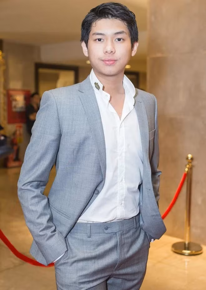 Hiếu Nguyễn gây ấn tượng bởi vẻ ngoài bảnh bao, nụ cười tươi tắn và chiều cao hơn 1m8.