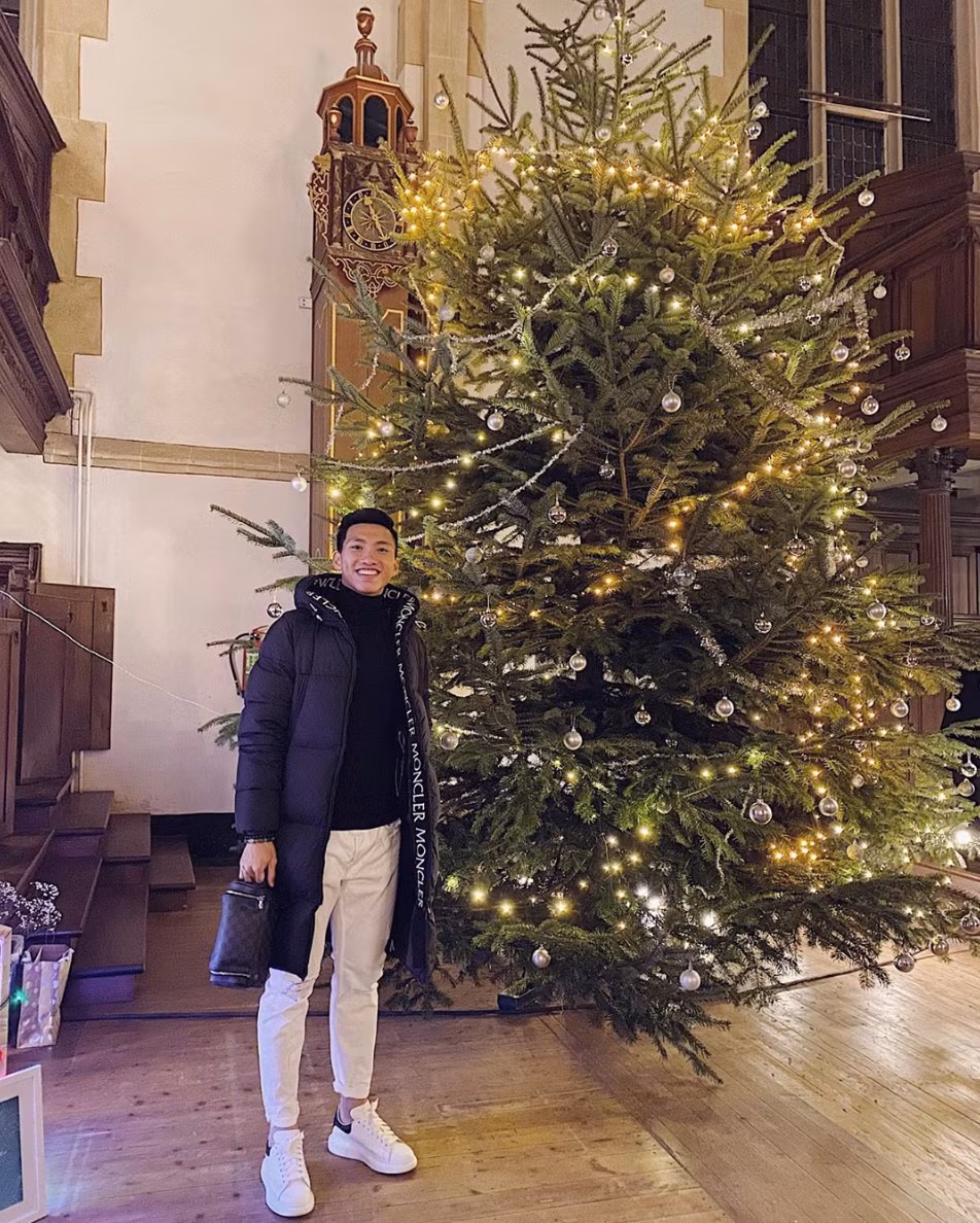 Hiện tại, Văn Hậu đang ở Hà Lan luyện tập và thi đấu cho CLB SC Heerenveen. Mới đây, HLV Park Hang-seo tiết lộ ông cùng CLB Hà Nội đã ngỏ ý muốn đưa cầu thủ sinh năm 1999 về đá U23 Châu Á nhưng không được phía CLB bóng đá Hà Lan chấp nhận.