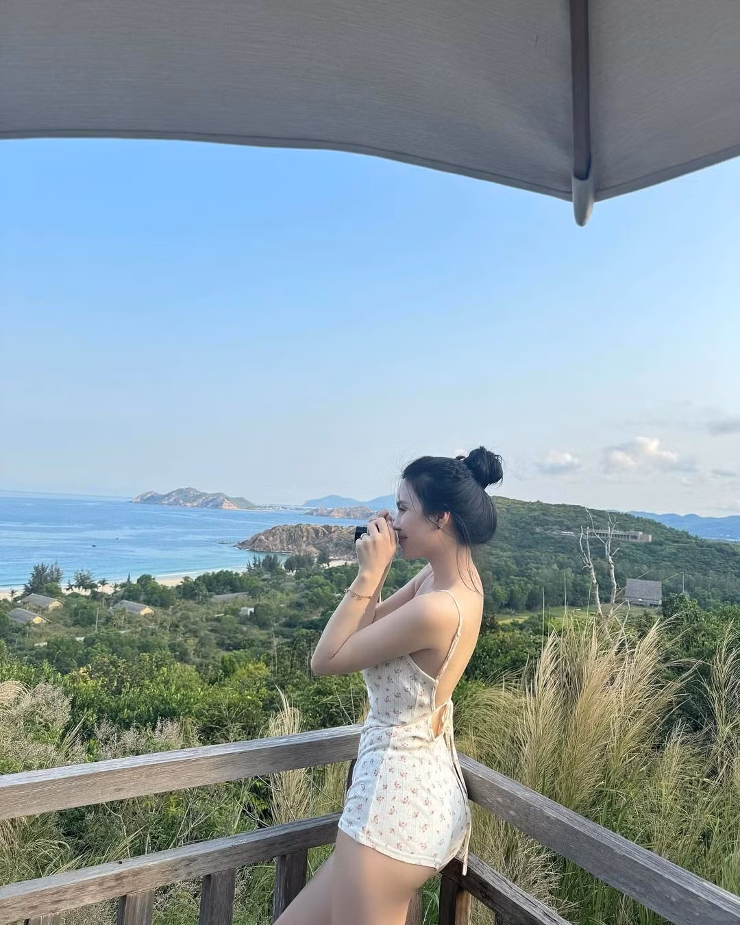 Hiện tại, Uyên Kem dành nhiều thời gian chăm sóc con và gia đình. Người đẹp cũng tự thưởng cho bản thân những chuyến đi du lịch nghỉ dưỡng ở nhiều địa điểm nổi tiếng