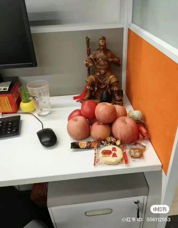 Góc nhỏ trên bàn cho tâm linh.