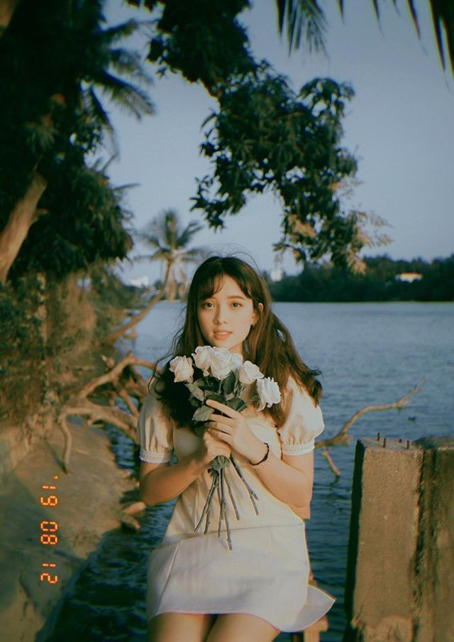 "Gia đình cũng không ép buộc em phải theo ngành nghề nào cụ thể. Ba mẹ luôn dặn con gái theo đuổi những gì mình thích. Nếu làm việc mà mình không thích thì sẽ không hạnh phúc" - Hot girl 10x chia sẻ.