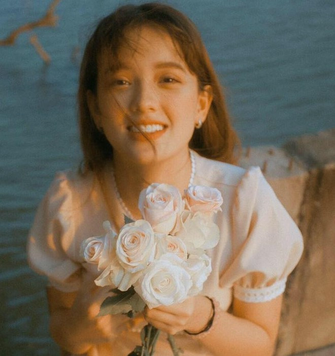 Sau khi hoàn thành chương trình THCS tại Việt Nam, Ngọc Trang lên đường sang Australia học tập. Cô bạn cho biết đã thích đất nước này từ khi còn nhỏ bởi đây là nơi có du học sinh khắp thế giới quy tụ, việc được tiếp xúc với nhiều người, đến từ nhiều quốc gia sẽ khiến cô học hỏi thêm được rất nhiều điều.