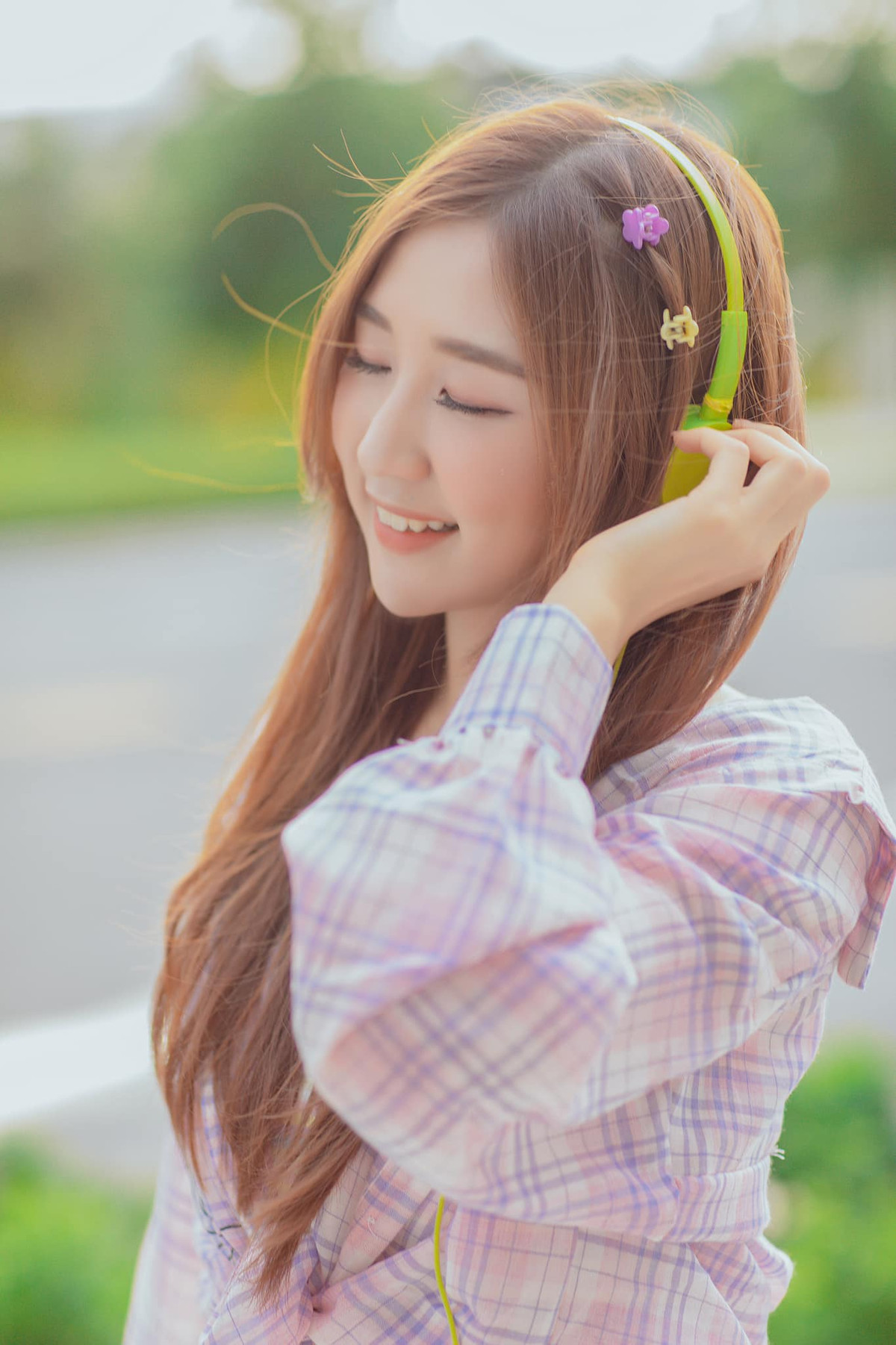 Jin Ju sở hữu nhan sắc đậm chất Hàn Quốc với đôi mắt nhỏ đáng yêu, đôi môi chúm chím cùng nước da mịn màng, trắng muốt. Chỉ cần thấy thôi là biết ngay cô gái này đến từ xứ sở Kim Chi rồi.