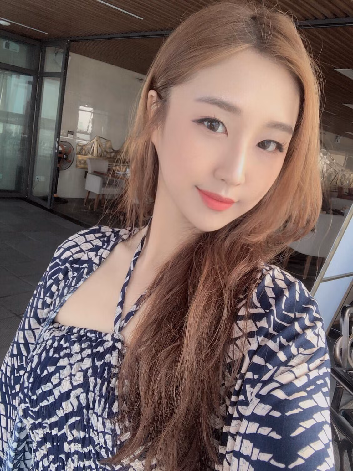 Jin Ju là một trong ba nữ ca sĩ người Hàn được khán giả Việt Nam yêu mến bên cạnh Hari Won hà Han Sara. Thậm chí cô còn được đánh gía cao hơn bà xã của Trấn Thành về kỹ năng thanh nhạc.