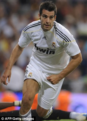 Cùng thời với Soldado tại lò đào tạo Castilla là Negredo. Nhưng cầu thủ này cũng không cạnh tranh được một suất trong đội hình toàn sao của Real Madrid.