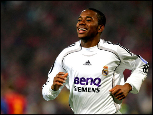 Robinho chuyển đến Real Madrid vào thời điểm các cầu thủ Brazil đang rất được ưa chuộng trong đội hình của Real Madrid. Nhưng không phải cầu thủ Brazil nào ở Real Madrid cũng được may mắn.