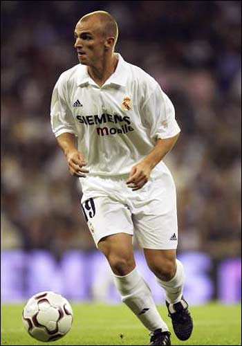 Năm 2004, Real Madrid trao cơ hội cho Inter Milan khi để Cambiasso tới đội bóng thành Milan mà không mất một đồng chuyển nhượng nào. Tại Inter Milan, Cambiasso trở lại mạnh mẽ và là nhân tố quan trọng trong cú ăn ba lịch sử năm 2010.