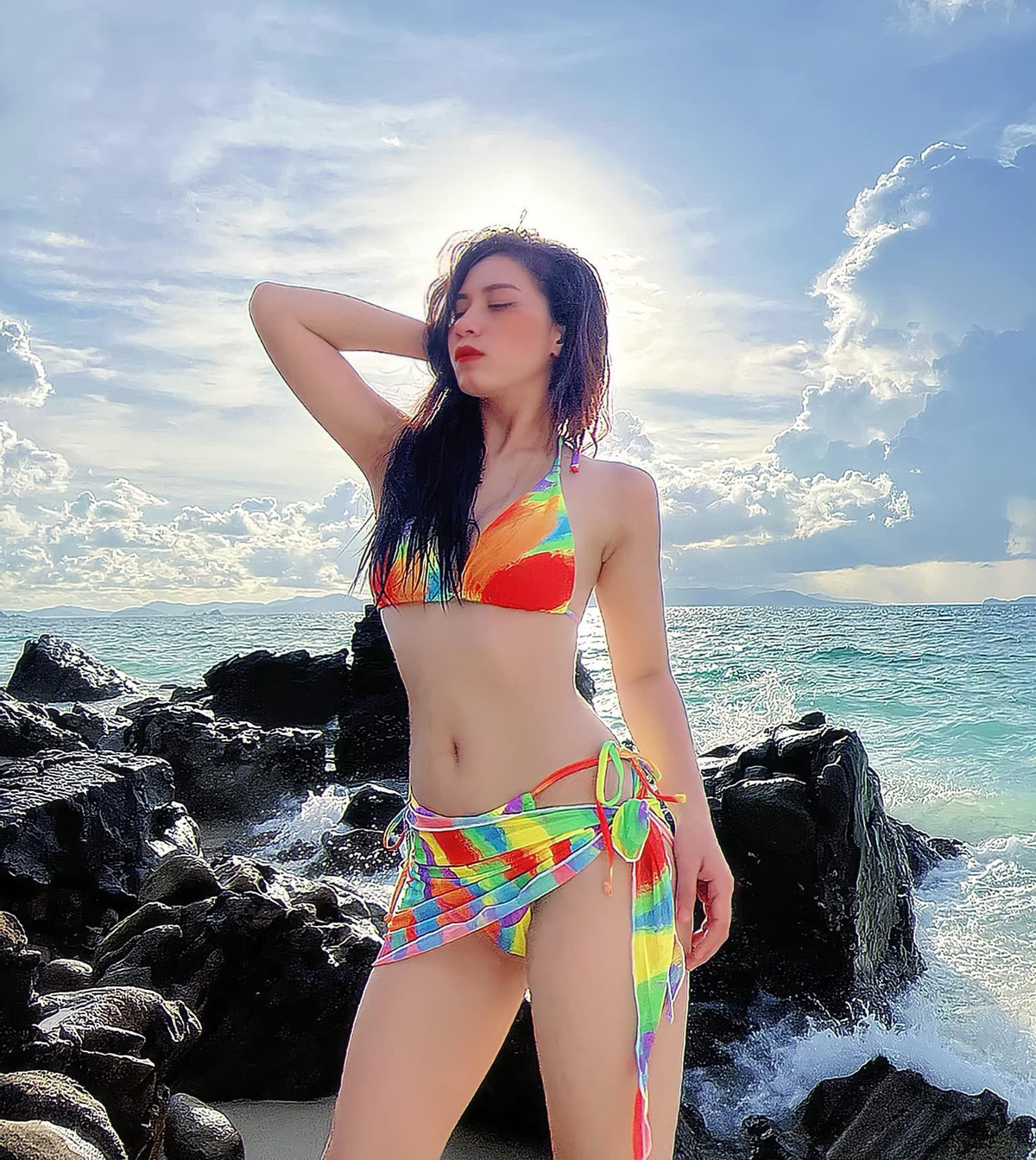 Cô nàng sở hữu thân hình đốt cháy mọi ánh nhìn.