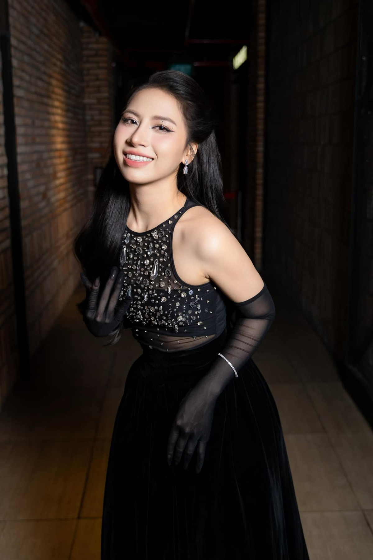 Thoát vai, cô nàng quay lại với hình ảnh chanh sả, sang trọng.