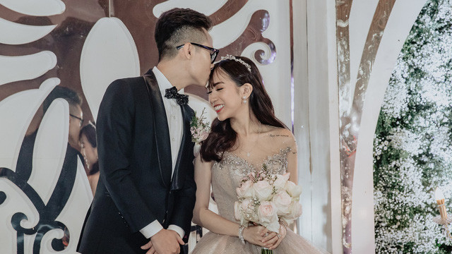 Joyce Phạm (1999) là một gương mặt quen thuộc trong hội rich kid Việt. Đầu tháng 9 vừa qua, đám cưởi của cô và bạn trai là Nguyễn Phước Thành Tâm (sinh năm 1997) thu hút được sự chú ý của truyền thông về độ xa hoa bậc nhất.