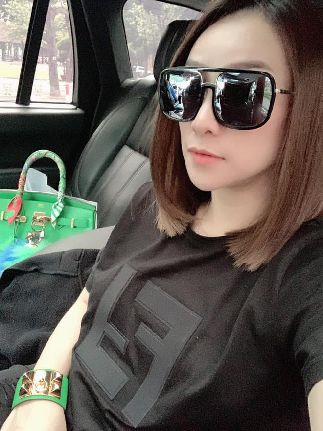 Sau hồi săm soi so sánh, CĐM hài hước cho rằng vợ hai Minh Nhựa còn phải học hỏi nhiều ở vợ cả Phương Thúy.