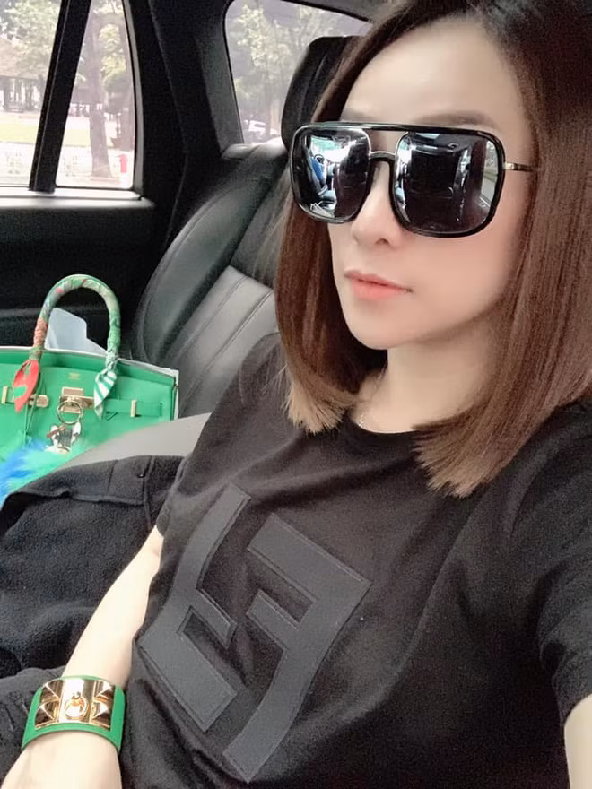 Sau hồi săm soi so sánh, CĐM hài hước cho rằng vợ hai Minh Nhựa còn phải học hỏi nhiều ở vợ cả Phương Thúy.