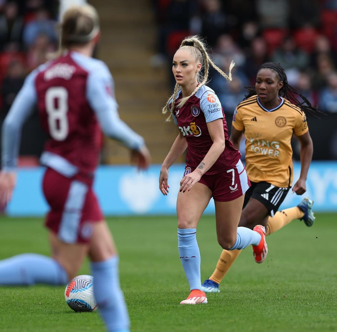 Không thể rời mắt thân hình nữ cầu thủ nóng bỏng nhất thế giới Khong the roi mat than hinh nu cau thu nong bong nhat the gioi