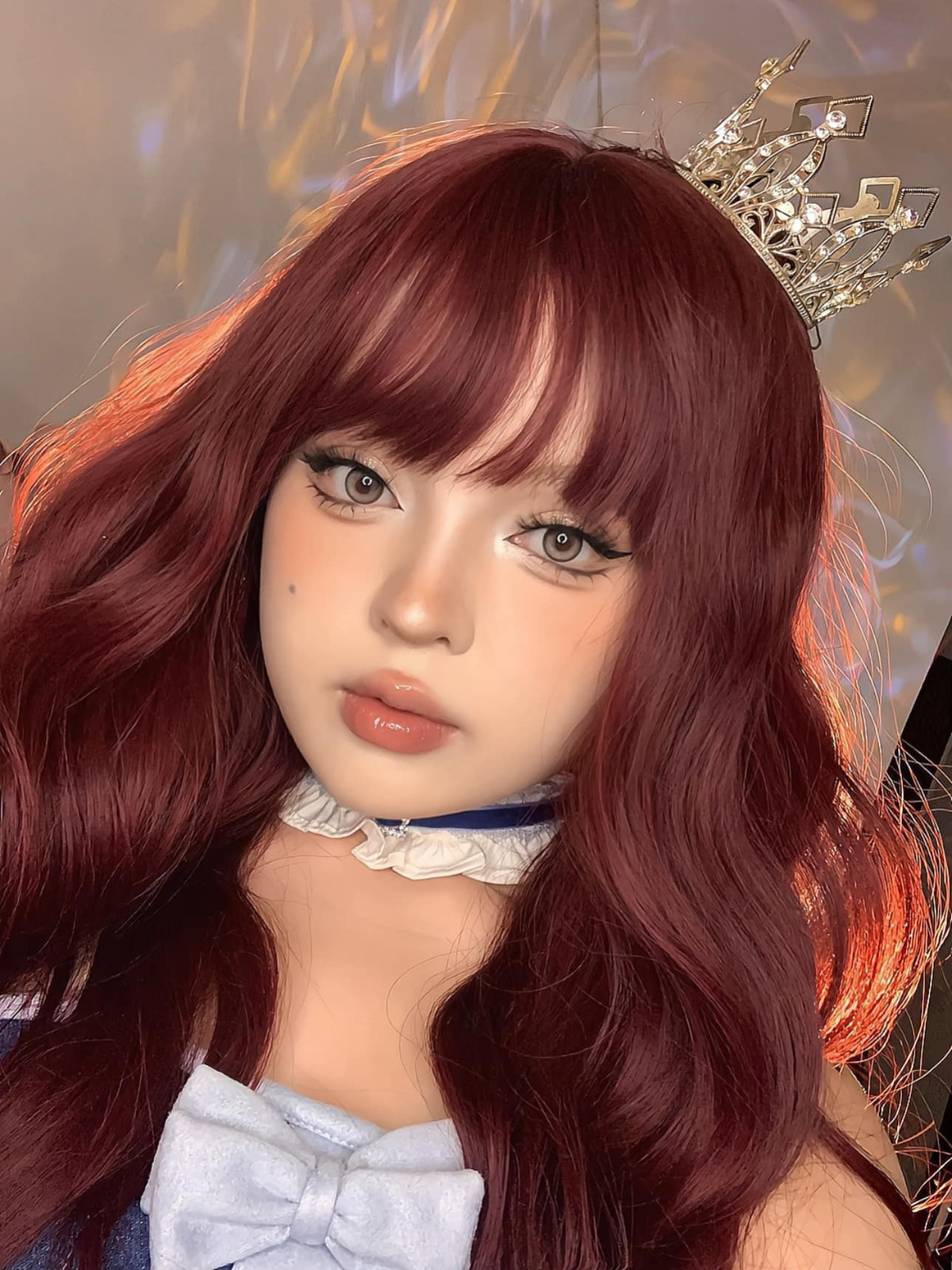 Cô nàng đã cố gắng cosplay lại các đặc điểm của Điêu Thuyền như trang phục, màu tóc hay vương miện, tuy nhiên màn cosplay được nhiều người đánh giá không quá thành công, bởi Bé Min sở hữu gương mặt khá bầu bĩnh và đáng yêu, khác với khí chất lạnh lùng của Điêu Thuyền.