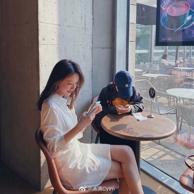 Sở hữu thân hình đáng mơ ước, tinh thần Mãn Mãn cũng vui vẻ, tự tin hơn. Cô nàng chú trọng ăn diện, học trang điểm, để rồi dần dần trở thành hot girl được bao người hâm mộ.