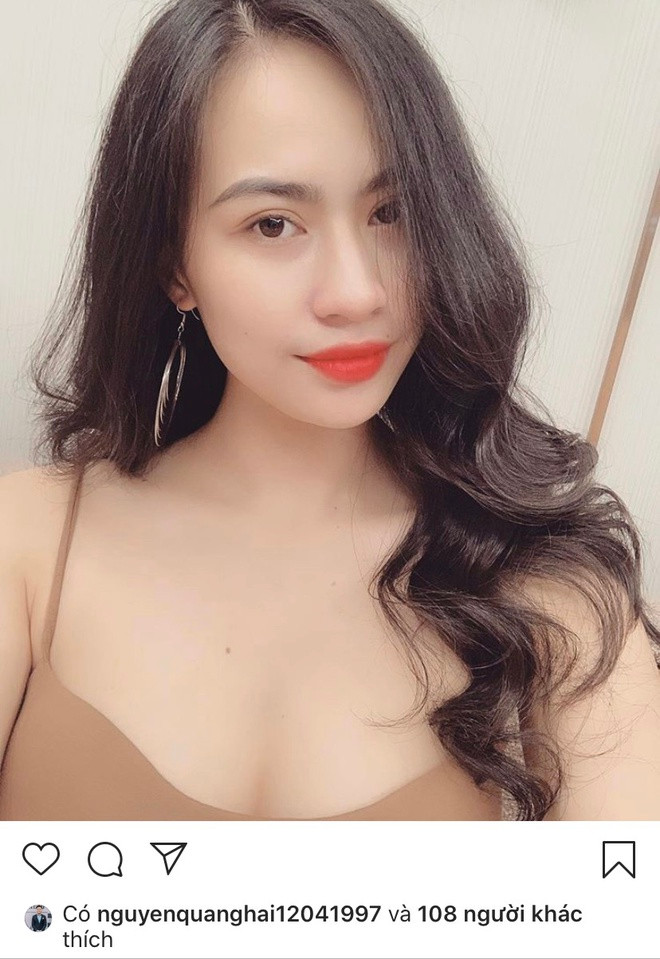 Sau khi chia tay Nhật Lê, Quang Hải ngay lập tức bị người hâm mộ phát hiện thường xuyên tương tác, check-in tại cùng một địa điểm với Nguyễn Thảo Mi (SN 1996, sống tại Sài Gòn).